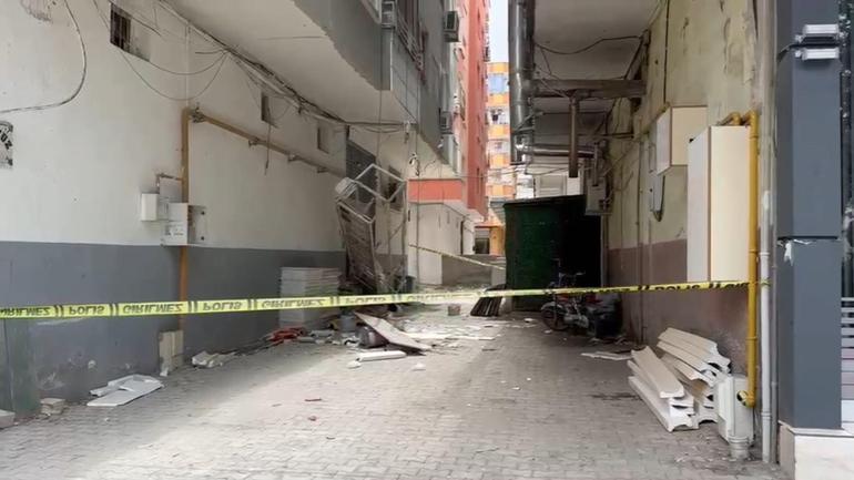 İnşaatta asansör kazası; işçilerden biri düştü, diğeri demirlere tutundu