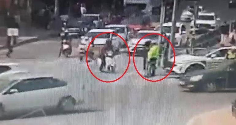 Nefes borusuna cisim kaçan moto kurye, polislerin ‘heimlich’ manevrası ile hayata tutundu; o anlar kamerada