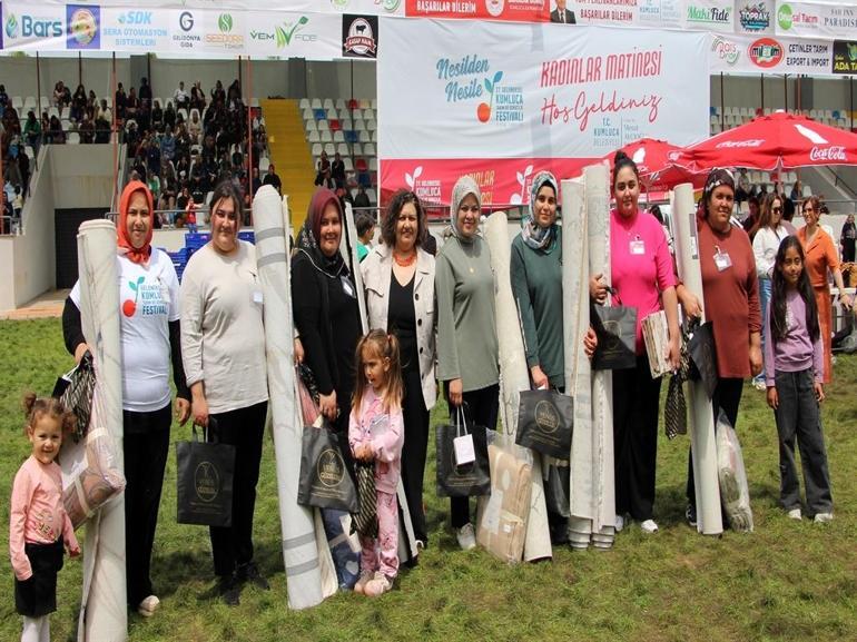 Antalyada Tarım ve Seracılık Festivalinde halat çekip, domates kasası taşıdılar