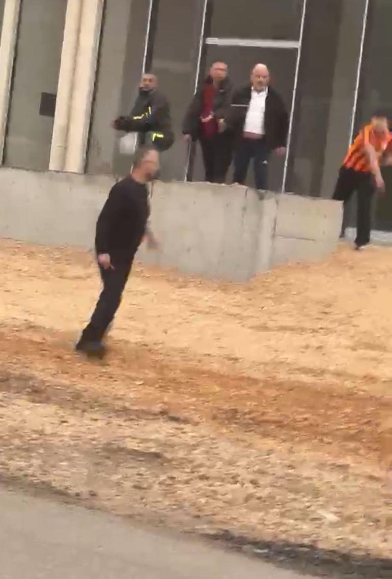 Çekici sürücüsü tartıştığı kişilerin üzerine önce aracını sürdü, ardından sopayla saldırdı