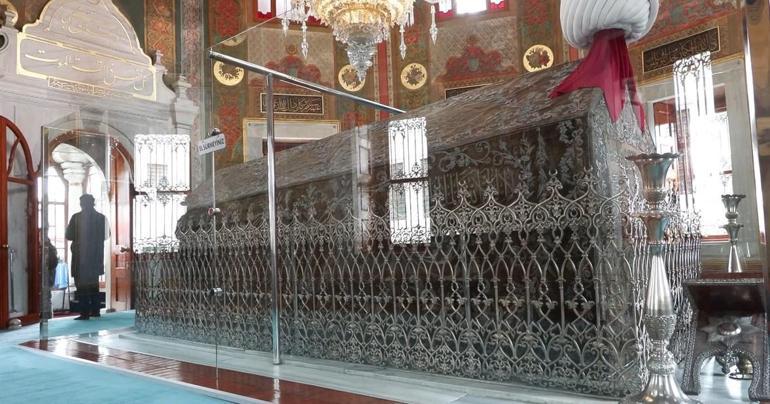 Fatih Sultan Mehmet, vefatının 545inci yılında kabri başında anıldı