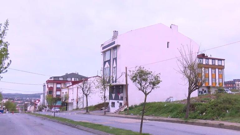 Arnavutköyde fırtına nedeniyle caminin minaresi sallandı; 2 bina tahliye edildi