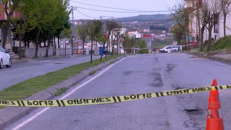 Arnavutköyde fırtına nedeniyle caminin minaresi sallandı; 2 bina tahliye edildi