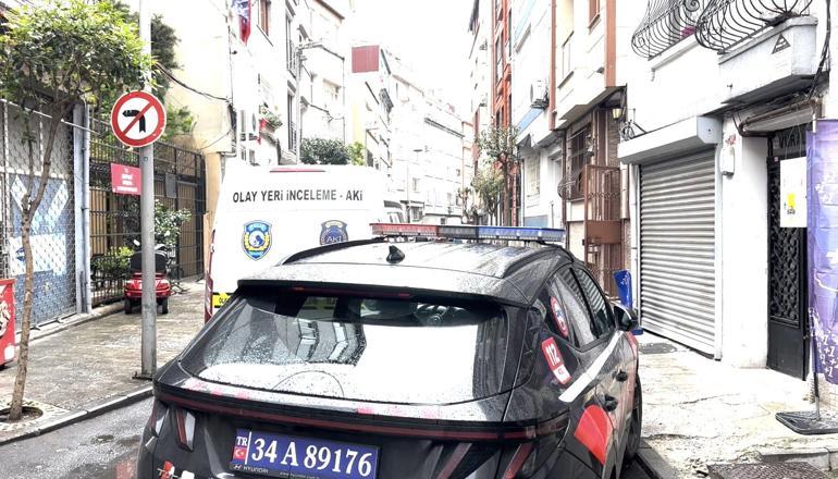 Şişli’de eski sevgilisinin evini bastı; kadının erkek arkadaşını 7 yerinden bıçakladı