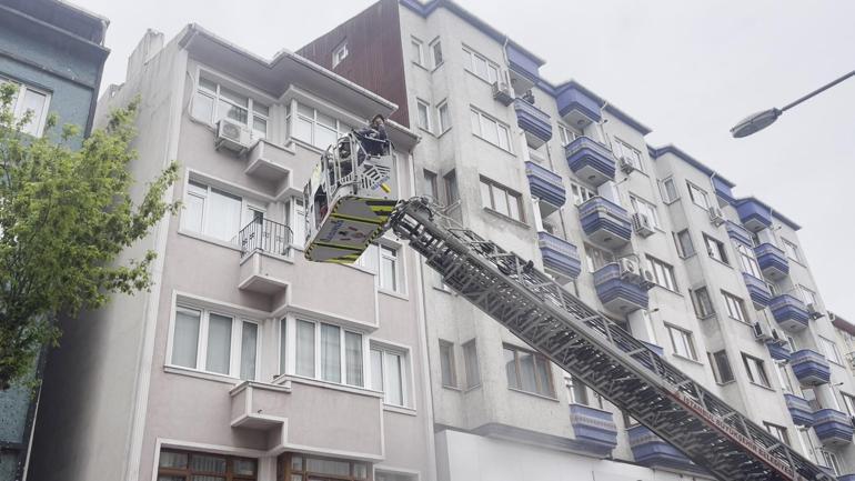 Fatihte market deposunda çıkan yangın söndürüldü; 12 kişi tahliye edildi