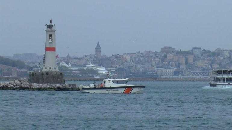 Kadıköyde vapura binen Azerbaycanlı kadın kayboldu; çantası bulundu denizde aranıyor