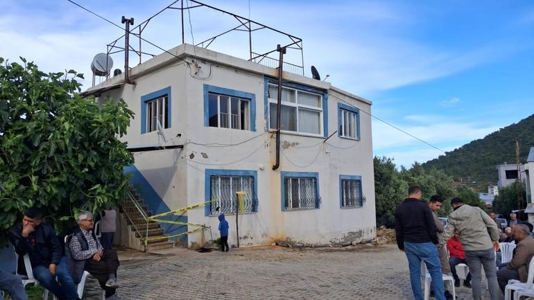 Zehirlenme şüphesiyle hastaneye başvuran aileden 2 kardeş öldü, anne ve babaları yoğun bakımda