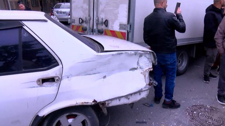 Bağcılarda park halindeyken sürüklenen kamyon 8 araca çarptı; kaza kamerada