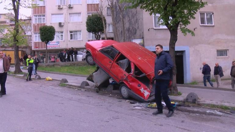 Bağcılarda park halindeyken freni boşalan kamyon 8 araca çarptı; kaza kamerada