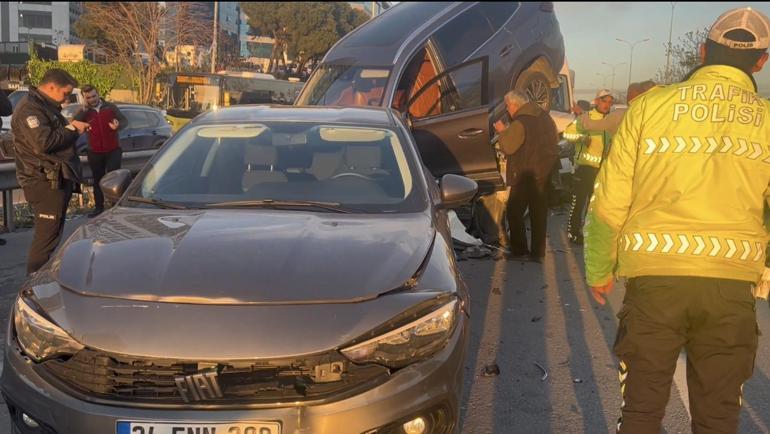 Kartalda 4 aracın karıştığı zincirleme kaza: 5 yaralı