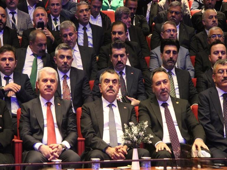 Bakan Tekin: Evlatlarımızı ekranların insafına terk etmemeliyiz