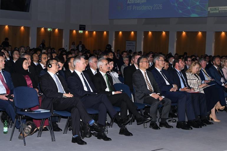 Ulaştırma ve Altyapı Bakanı Uraloğlu, Almanyada