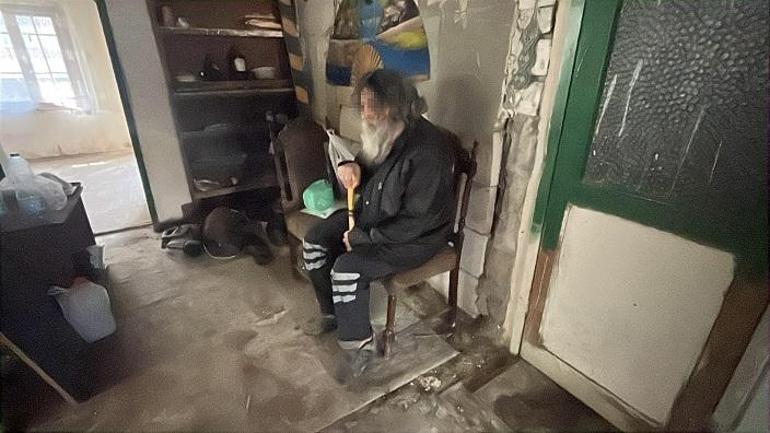 Kötü koku sonrası belediye harekete geçti; çöp evden 1 yıldır çıkmadığı ortaya çıktı