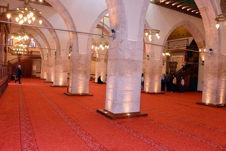 Depremde hasar alan Kahramanmaraş’taki tarihi Ulu Camii, törenle açıldı