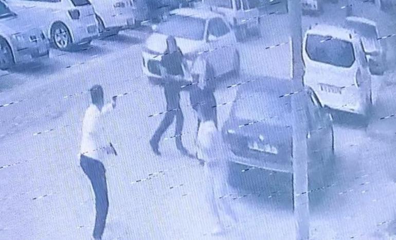 Bursa’da silahlı alacak kavgası kamerada: 1 yaralı