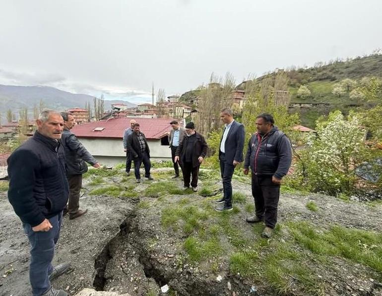 Almusta istinat duvarı çöktü