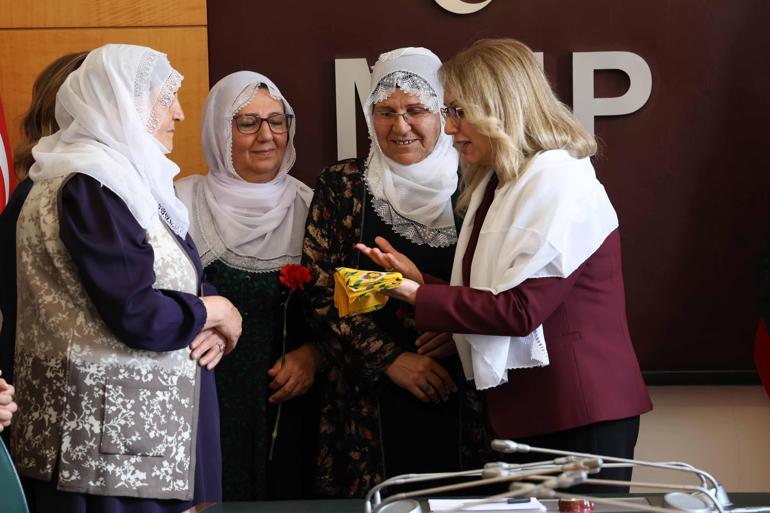 Barış Annelerinden MHPye ziyaret