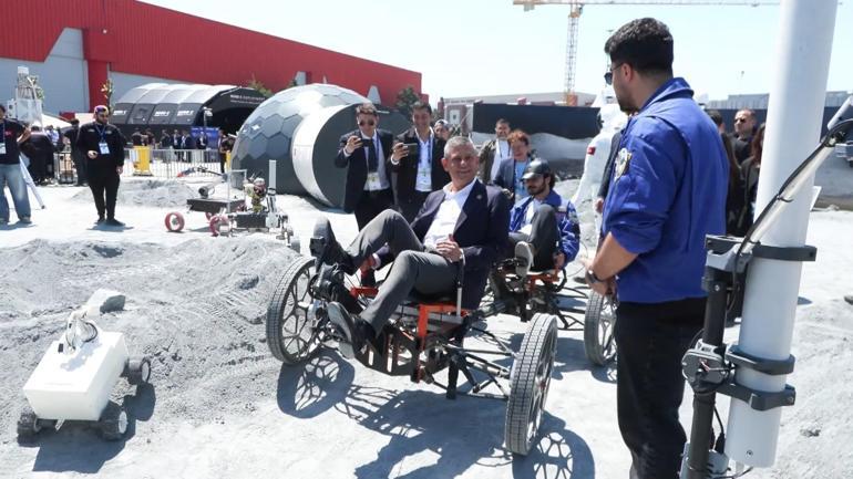Özgür Özel, SAHA EXPO 2026yı ziyaret etti