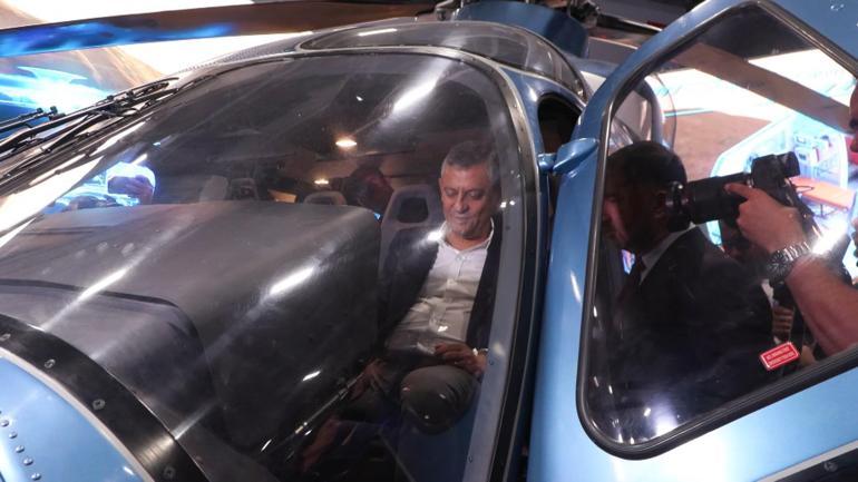 Özgür Özel, SAHA EXPO 2026yı ziyaret etti