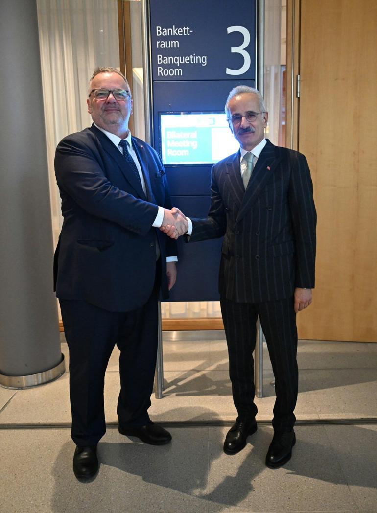 Bakan Uraloğlu, Alman mevkidaşı Schnieder ile bir araya geldi