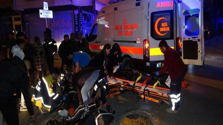 Motosikletle kamyonetin çarpıştığı kaza kamerada; 2 yaralı