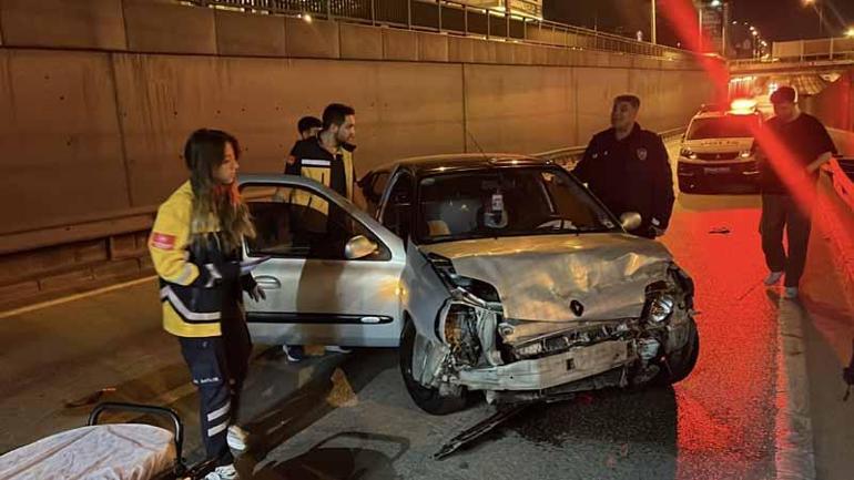 Bursada bariyerlere çarpan otomobilin sürücüsü yaralandı