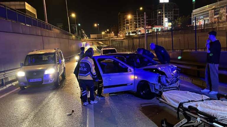 Bursada bariyerlere çarpan otomobilin sürücüsü yaralandı