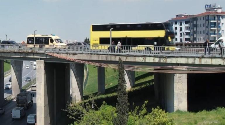 Esenyurtta beton parçaları dökülen köprünün paslanan demirleri ortaya çıktı