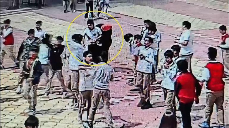 Heimlich manevrasıyla öğrencisinin hayatını kurtardı