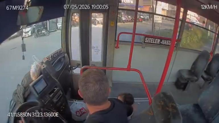 Ailesini bulamayıp emekleyerek halk otobüsüne binen 2 yaşındaki çocuk kamerada