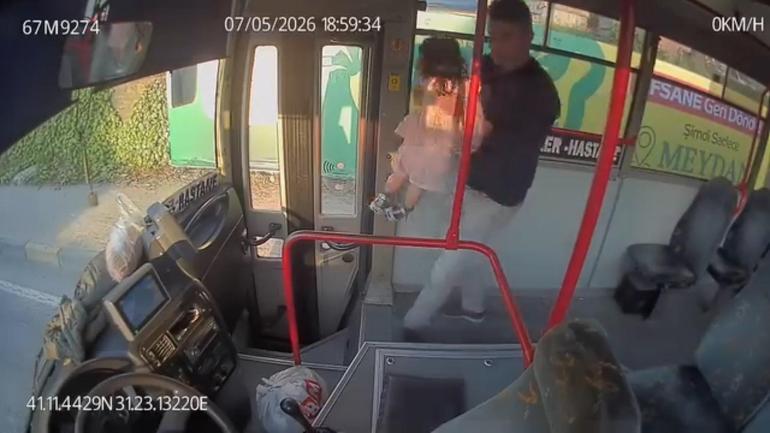 Ailesini bulamayıp emekleyerek halk otobüsüne binen 2 yaşındaki çocuk kamerada