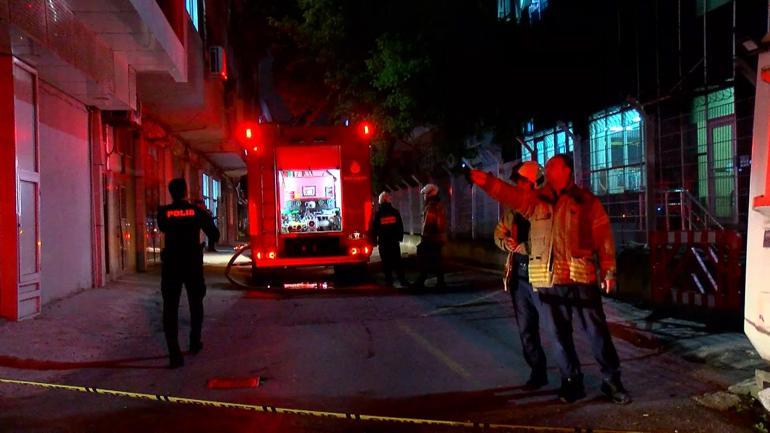 Zeytinburnunda 4 katlı iş merkezinin çatısındaki kulübe alev alev yandı