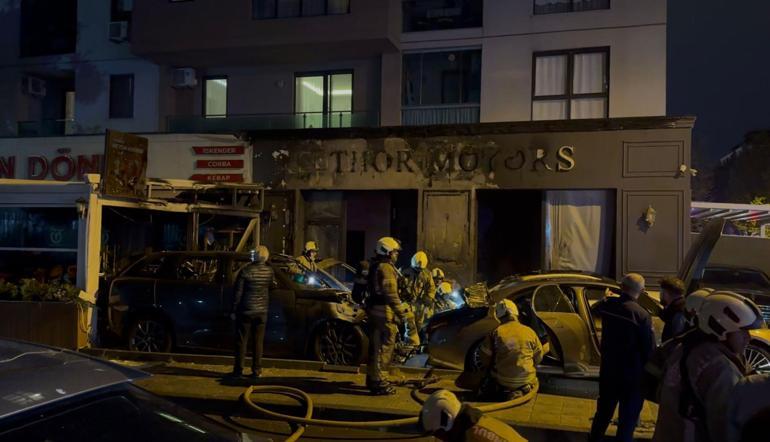 Kadıköy’de oto galeride yangın: 4 araç kullanılamaz hale geldi