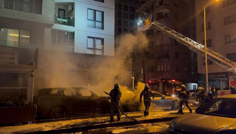 Kadıköy’de oto galeride yangın: 4 araç kullanılamaz hale geldi