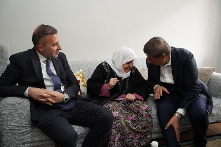 AK Parti İstanbul Milletvekilleri Anneler Günü için sahadaydı