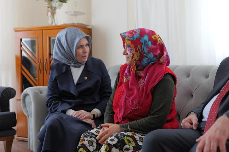 AK Parti İstanbul Milletvekilleri Anneler Günü için sahadaydı