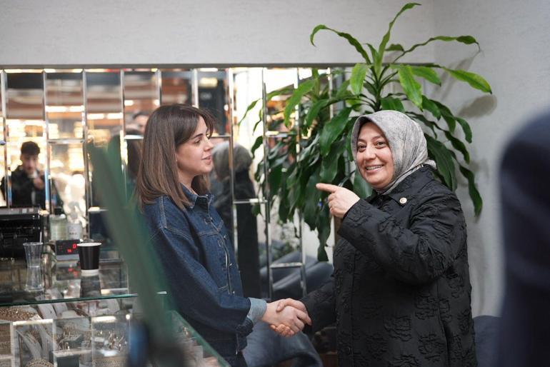 AK Parti İstanbul Milletvekilleri Anneler Günü için sahadaydı