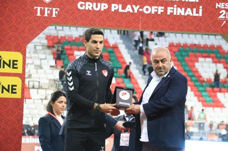 Mardin 1969 Spor’a şampiyonluk seremonisi
