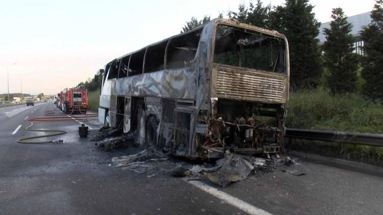 Tuzla TEM’de tur otobüsü alev alev yandı