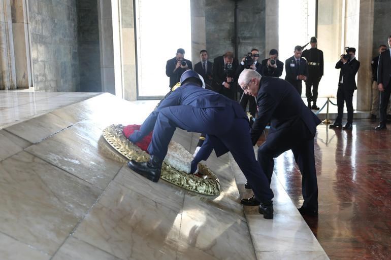 Bakan Güler, OYAK Yönetim Kurulu üyeleri ile Anıtkabiri ziyaret etti