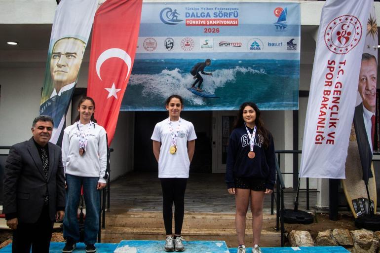 Hatay’da sörf şampiyonası nefes kesti