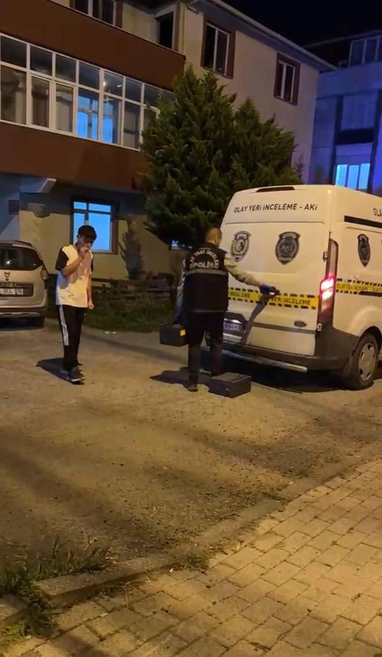 Büyükçekmecede parkta bıçaklı kavga: 2 ağır yaralı