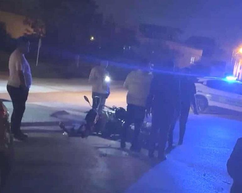 Otomobil ile çarpışan motosikletin sürücüsü yaralandı; kaza kamerada