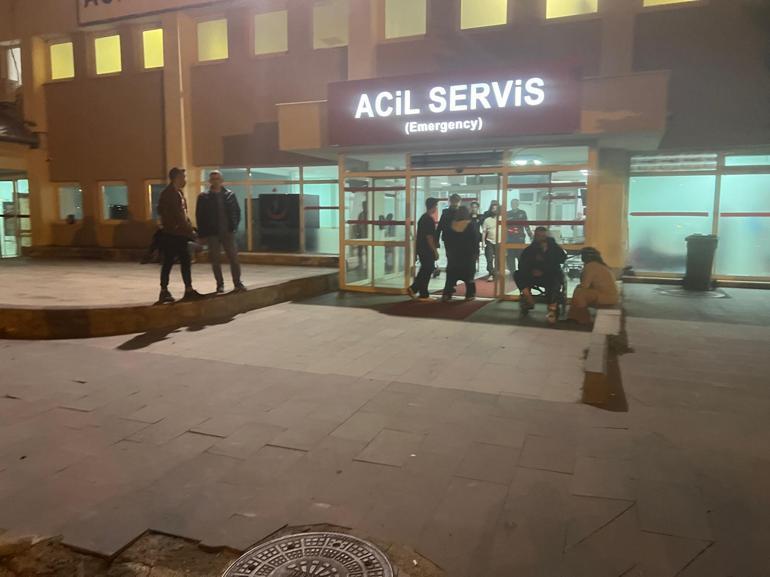 Müdahale ettikleri kadının çocukları tarafından rehin tutulan sağlık görevlilerini polis kurtardı