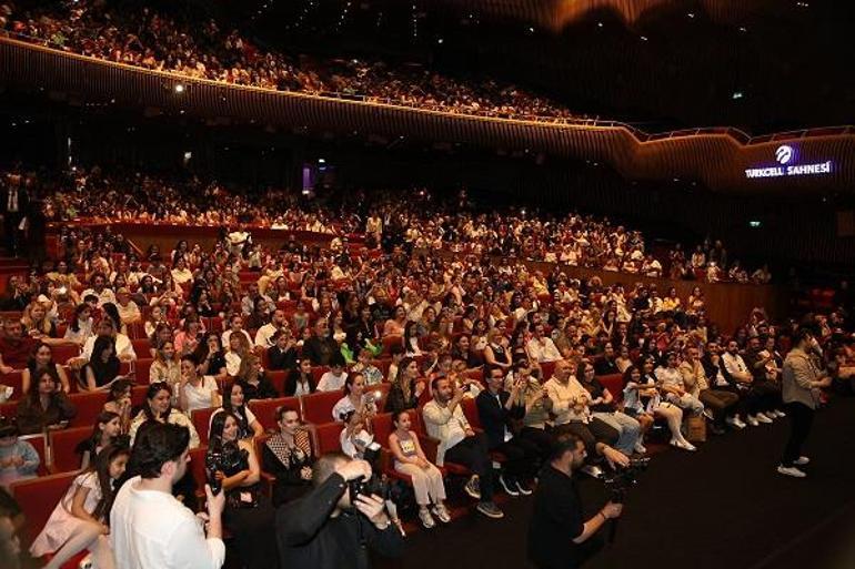 Sihirli Annem’e festival gibi gala