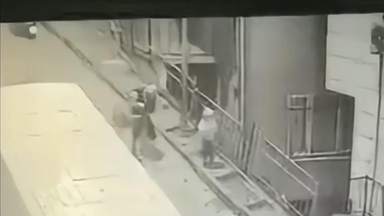 Kağıthane’de 8 yaşındaki çocuk sokakta elektrik akımına kapıldı: Ömrümüzden ömür gitti