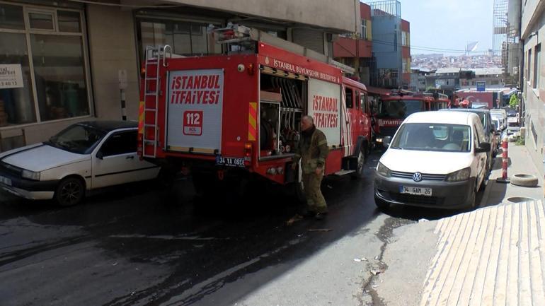 Bayrampaşada vitrin mankeni imalathanesinde çıkan yangın söndürüldü