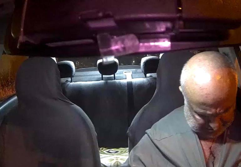 Taksiciye bıçaklı gasp girişimi kamerada