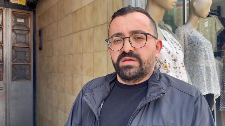 Beyoğlu’nda cansız mankenin üzerindeki kıyafeti giyip gitti; İlkinde fark ettik ikincisinde yakalayamadık