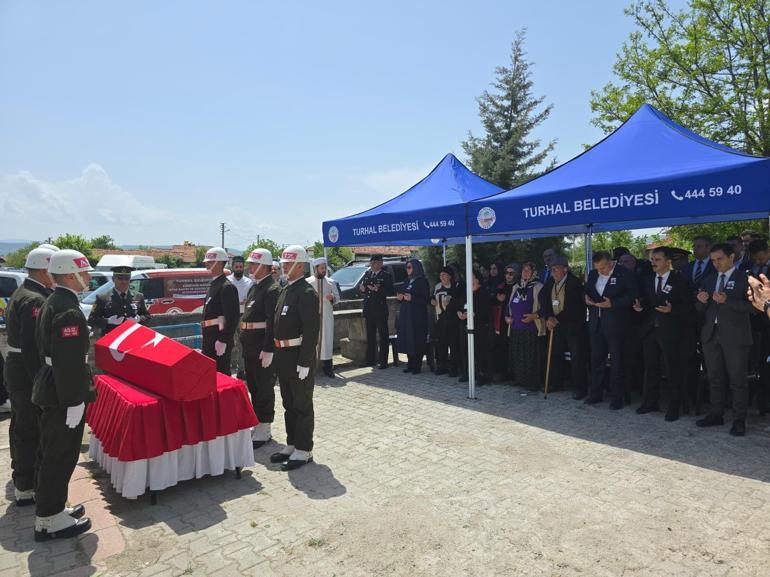 Şehit askerin cenazesi, ailesinin isteği üzerine 14 yıl sonra İstanbula nakledildi